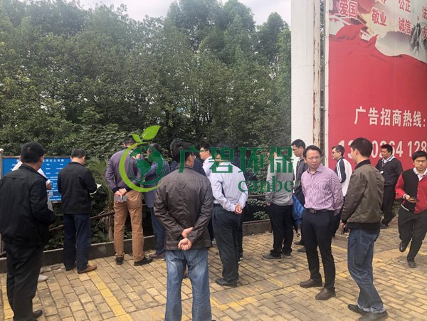 大良街道、順控環(huán)保水務等領導到金陡涌黑臭水體治理現(xiàn)場視察工作(圖3)