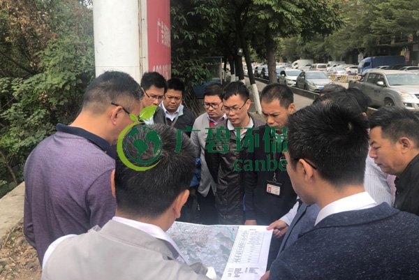 大良街道、順控環(huán)保水務等領導到金陡涌黑臭水體治理現(xiàn)場視察工作(圖4)